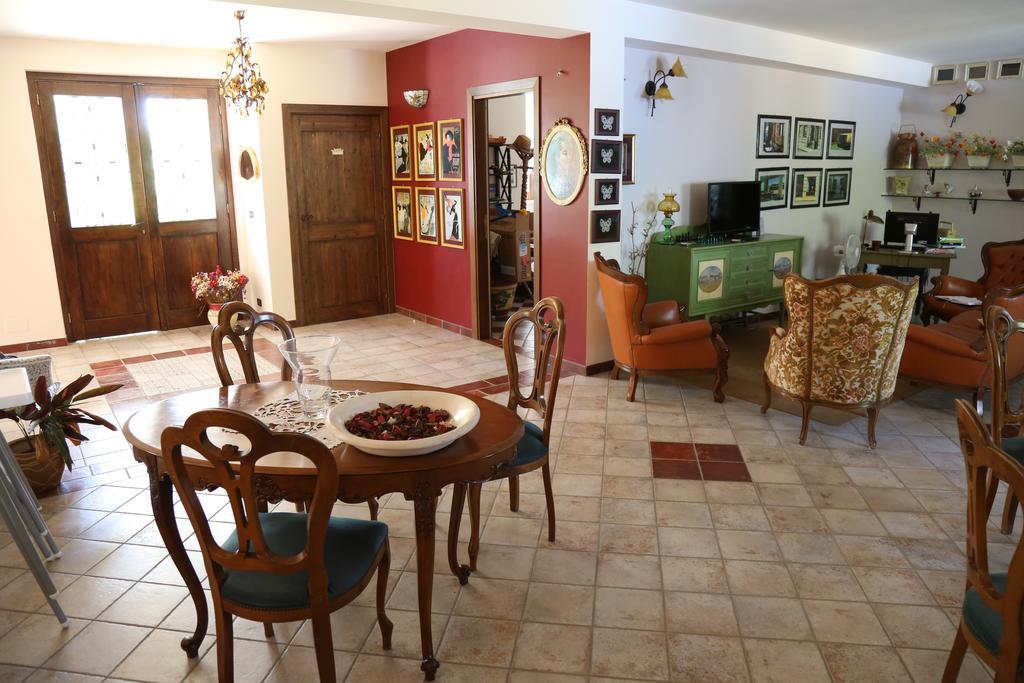 La Locanda Del Picchio Country House Morro dʼOro Esterno foto